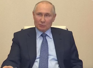 Путин предложил «еще раз подумать» о возрождении пионерии